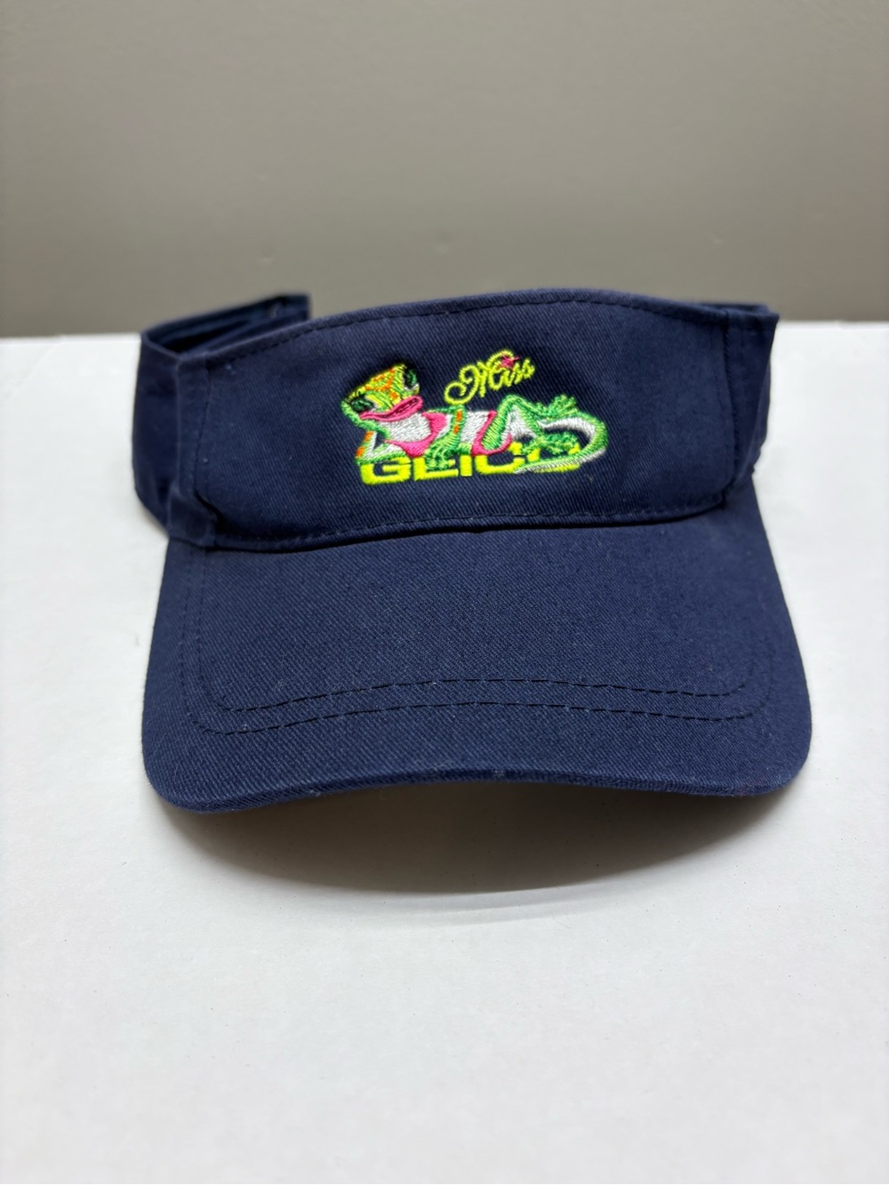 Vintage miss Gecko Embroidery visor